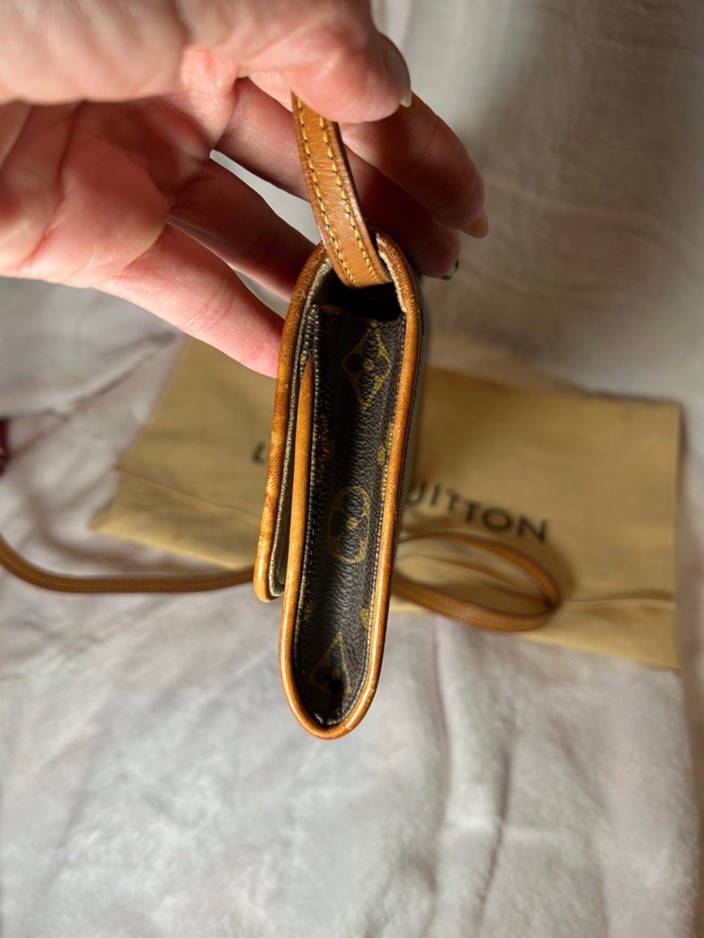 381. Louis Vuitton Monogram Pochette Twin GM w/coa - Picture 5 of 13